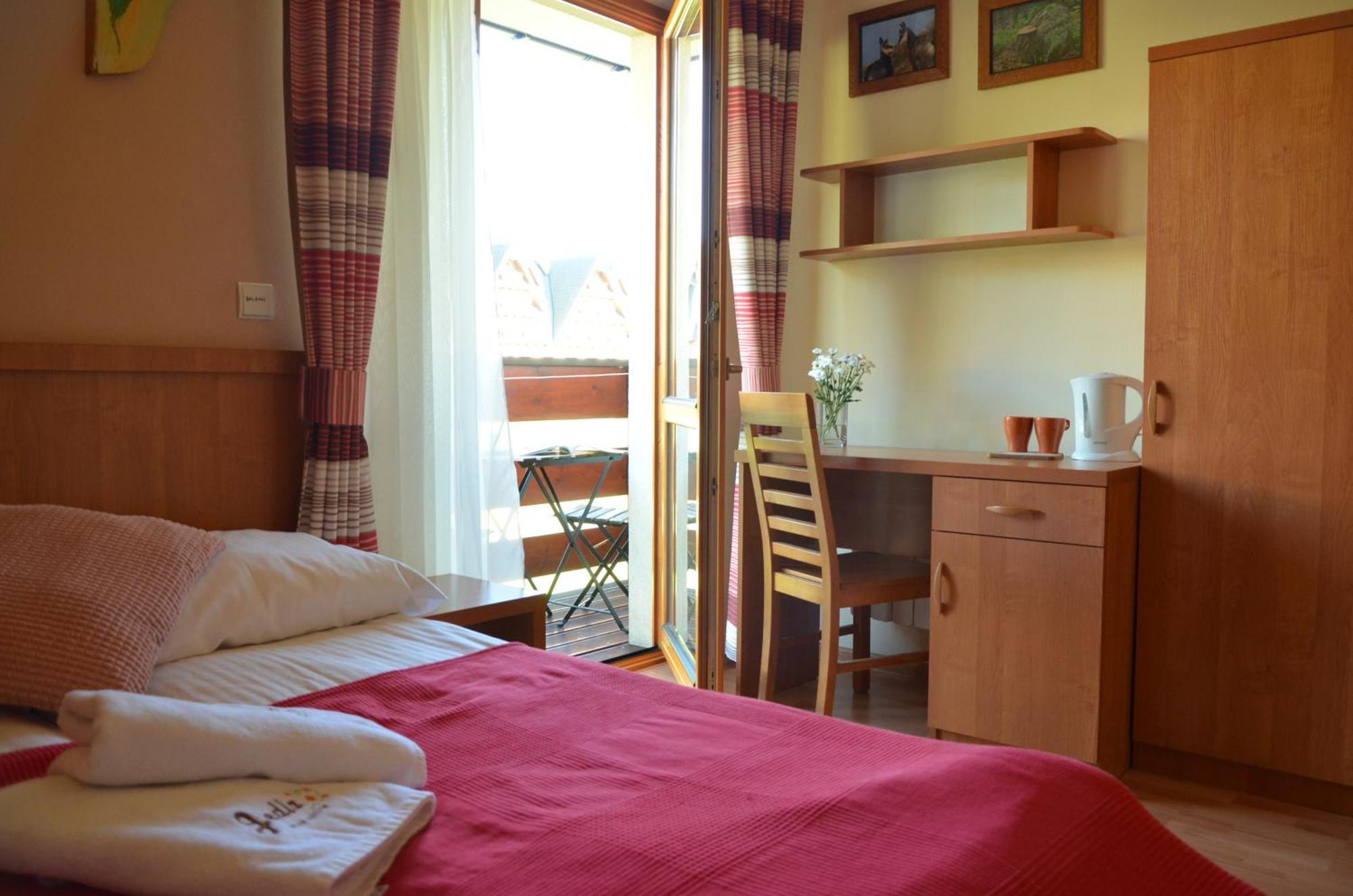 Bed and breakfast Jedla Miejsce Goscinne 3*